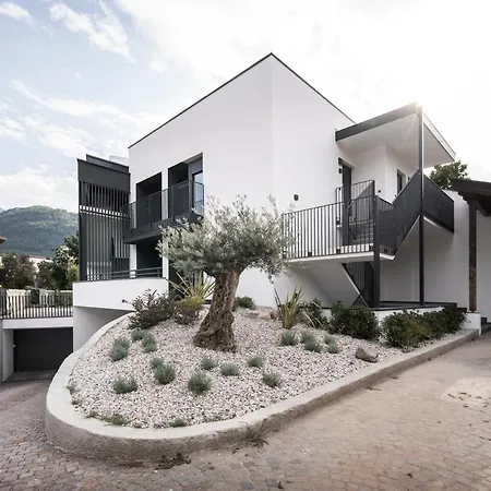 Sambucus Apartments -Premium Apartments For You And Your Dog Lana Exterior foto